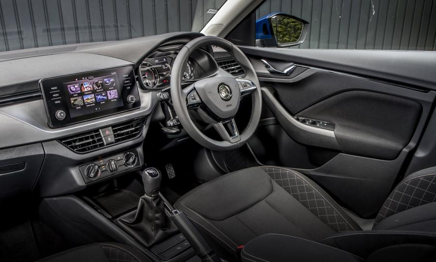 Интерьер Skoda Scala 2019 года  (UK) (фото 4 из 40)